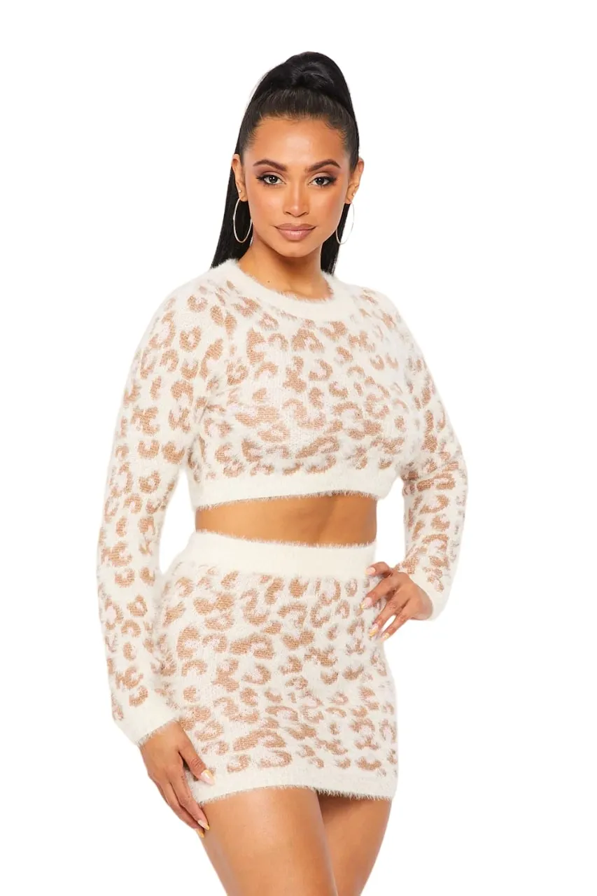 Hot & Delicious Women's Catch On Fuzzy Cheetah Cozy Long Sleeve Crew Neck Crop Top